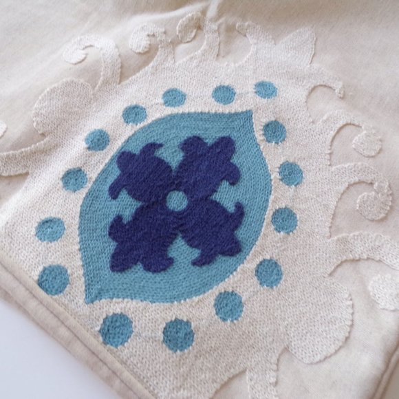 Throw Pillow Cover's Blue and Cream Design 18" x 18"  3172 - Picture 3 of 5